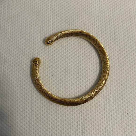 Vintage style gold tone wire cuff choker necklace. - Picture 4 of 5